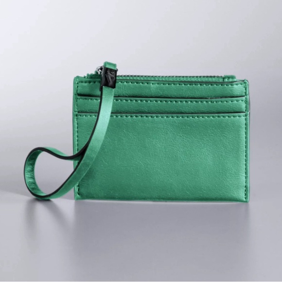 NWT Simply Vera Wang Green Wristlet - Picture 1 of 4